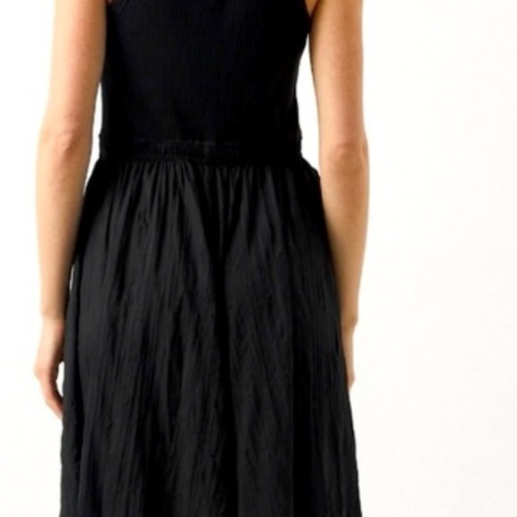 Sleeveless Ribbed Crinkle Dress from Gap- Large petite - Picture 2 of 8